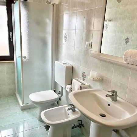 Vacation Flat In A Prime Location * リニャーノ・サッビアドーロ