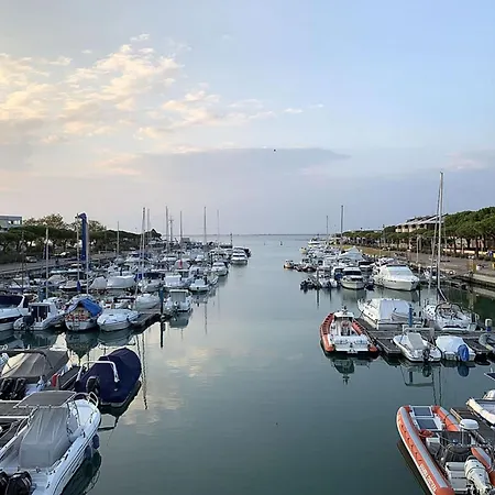 Vacation Flat In A Prime Location アパート リニャーノ・サッビアドーロ